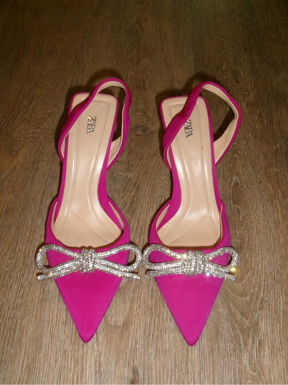 ZARA Fuchsia Pointed Slingback Heels with Crystal Bow

NO RETURNS! FINAL SALE.